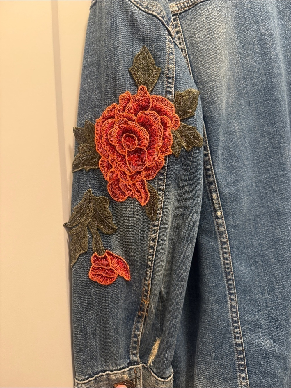 Beautiful ✨Vintage✨ Express Distressed Denim Jacket w Rose Embroidery. M/L. GUC! - Picture 4 of 8
